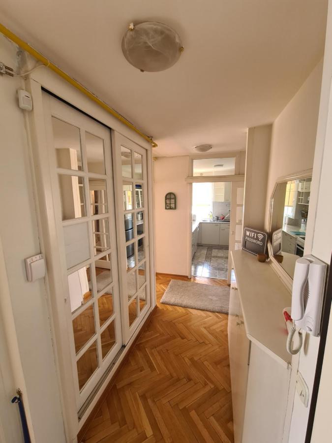 Walnut Apartment - Private Garage Sarajevo Ngoại thất bức ảnh