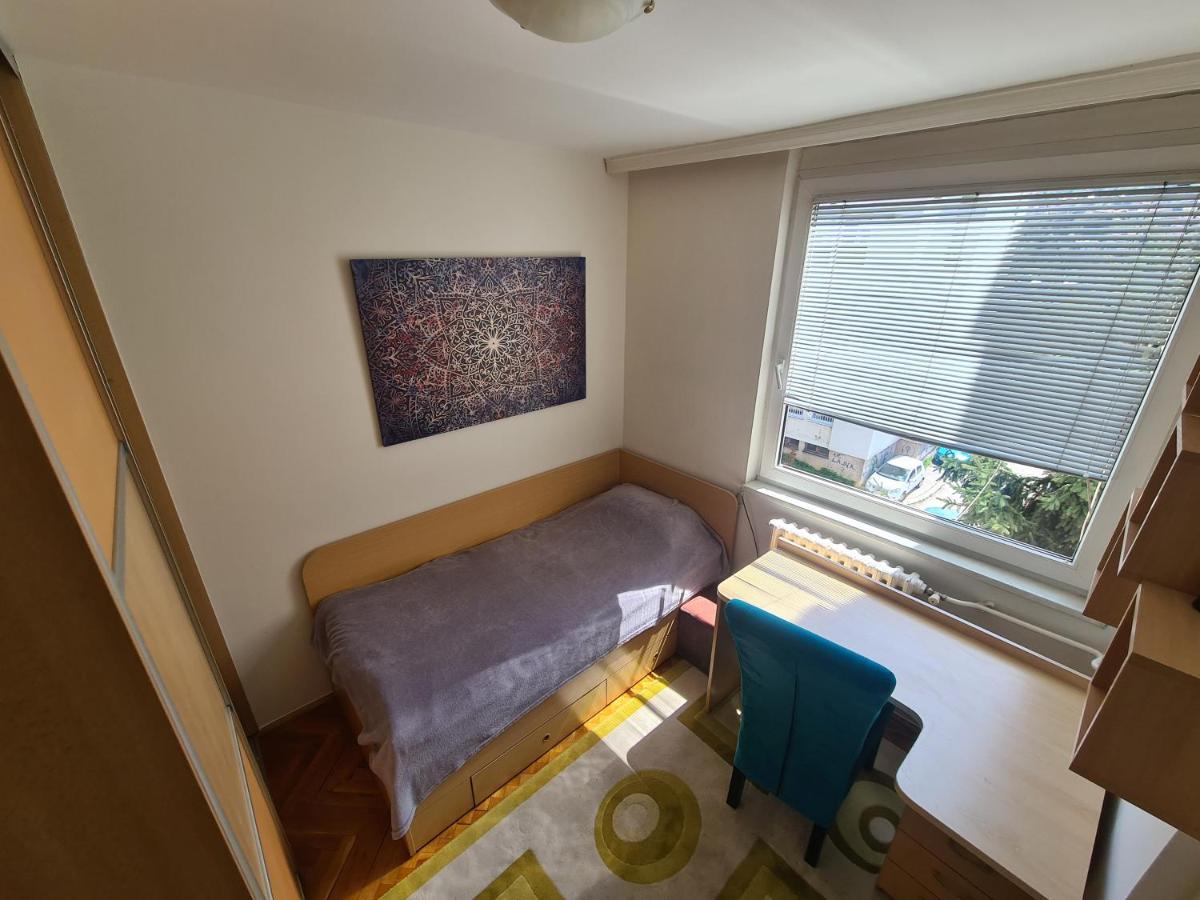 Walnut Apartment - Private Garage Sarajevo Ngoại thất bức ảnh